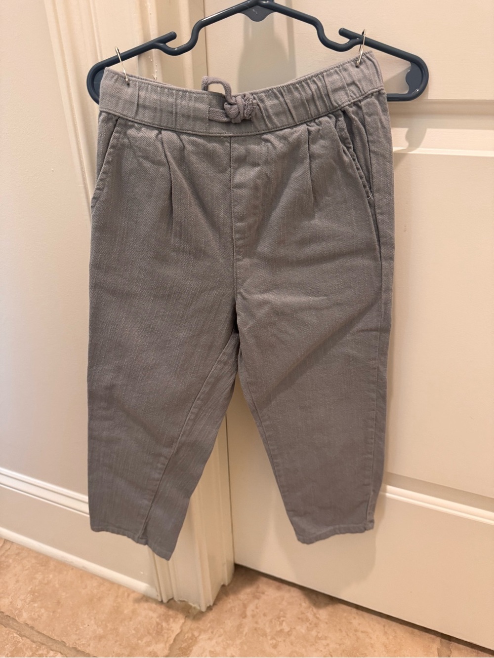 Boys Gray Pants. Size 4-5y.
